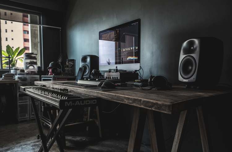 Dlaczego warto zainwestować w dobre panele akustyczne w domowym studiu nagrań?